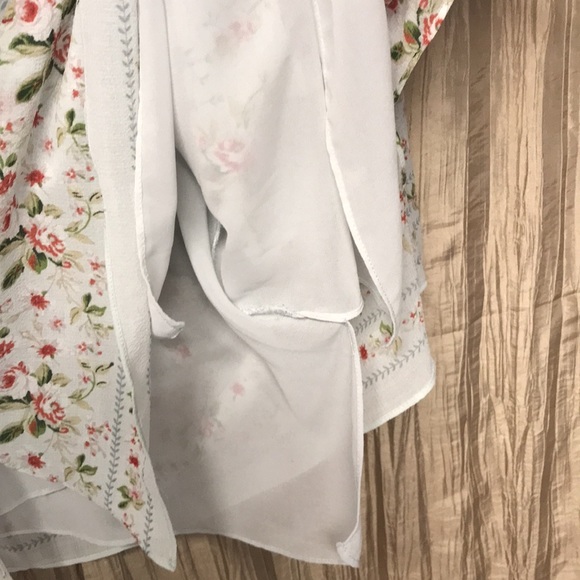 Max Studio woman’s floral print blouse bell sleeves, Small (sum232) - Picture 9 of 13